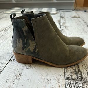 Camo & green Ankle boots
